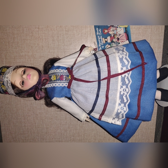 🆕️Effanbee - Wonderful World of Effanbee Dolls - France Doll - 11.5 inches NWT - Picture 4 of 8